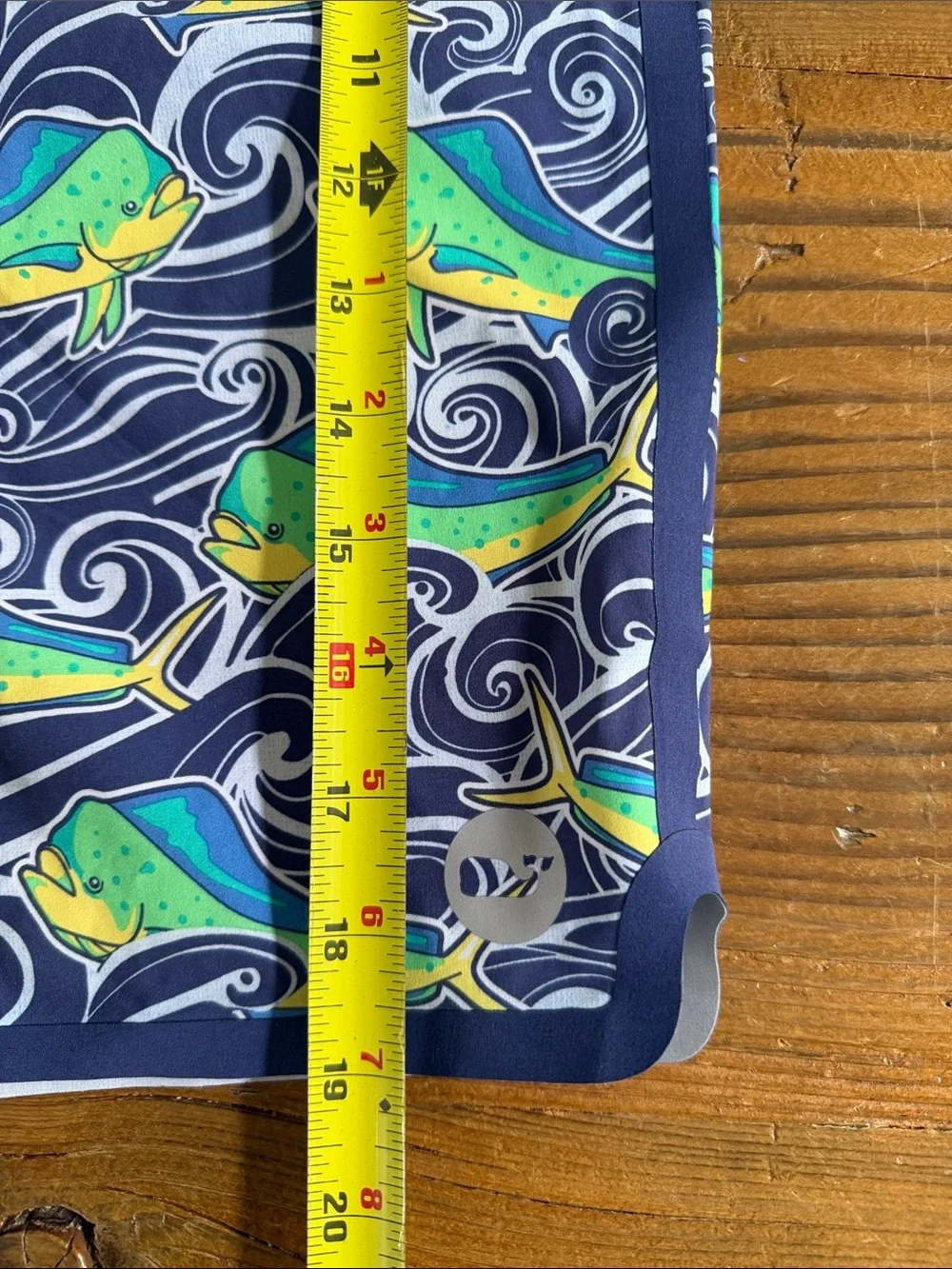 Vineyard Vines excellent size